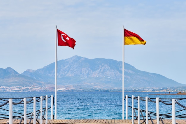 Badmeester vlag en turkse vlag