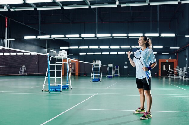 Badmintonspeler overwinning vieren