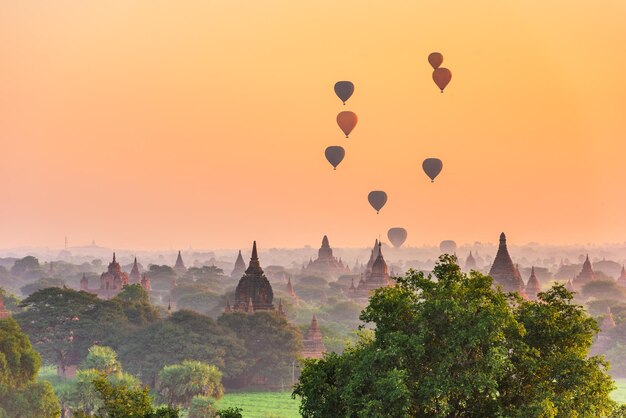 Пейзаж руин древнего храма Bagan Myanmar в археологической зоне