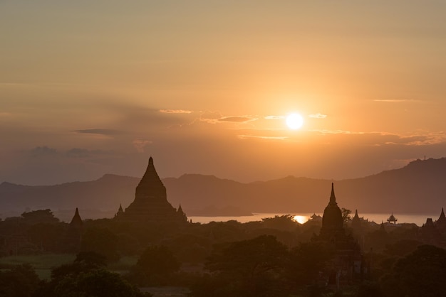 Photo bagan myanmar temples in the archaeological zone