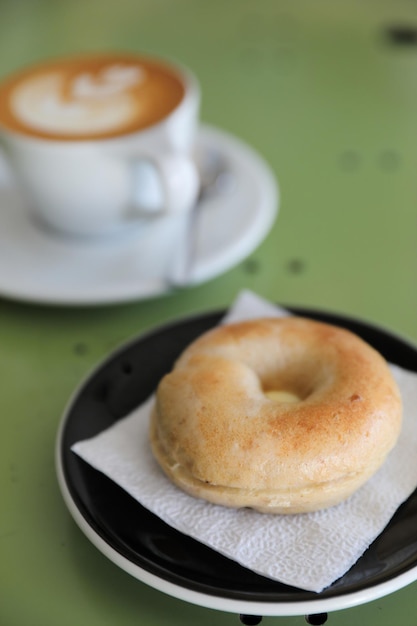 Bagel met koffie