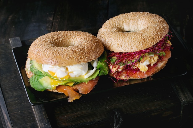 Bagels met zalm en ei