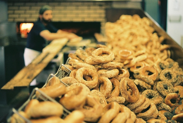 Foto bagel in negozio in vendita