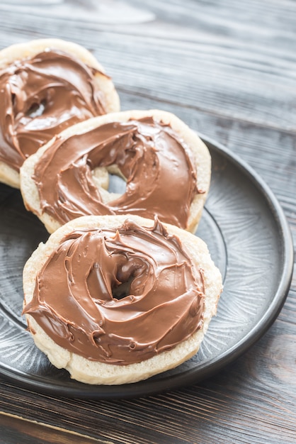 Bagel con crema al cioccolato