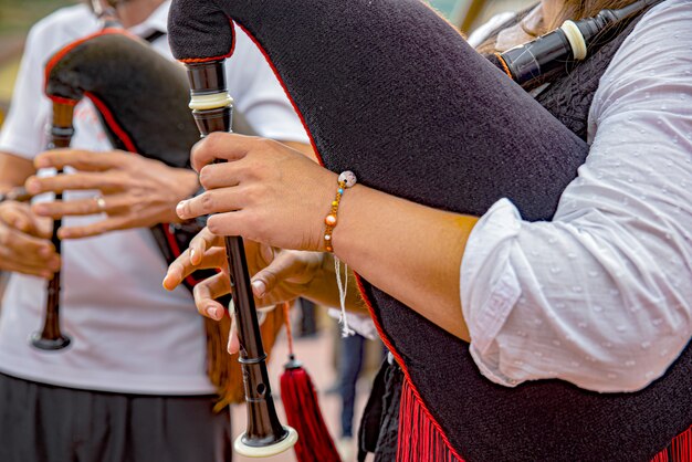 Photo bagpipes played per person at a party