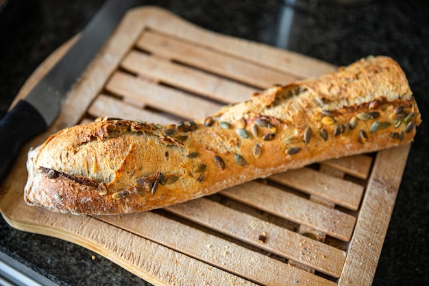 バゲットパンの種フランスの新鮮な食事食品スナックテーブルコピースペース食品の背景