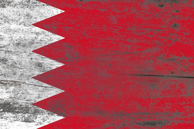 손상된 오래된 나무 배경에 그려진 바레인 국기