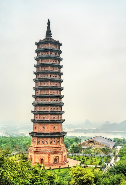 Bai Dinh-pagode, het grootste complex van boeddhistische tempels in Vietnam, Zuidoost-Azië