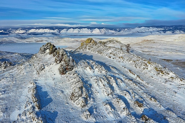 baikal olkhon winterlandschap, bergen, stenen uitzicht op rusland