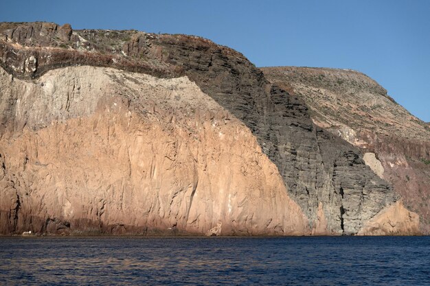 バハ・カリフォルニア・シュル・コルテスの海の岩