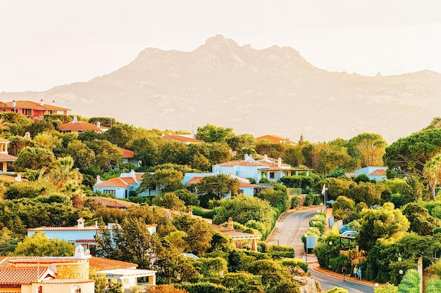 Baja Sardinia в Средиземном море на побережье Коста Смеральда на Сардинии в Италии