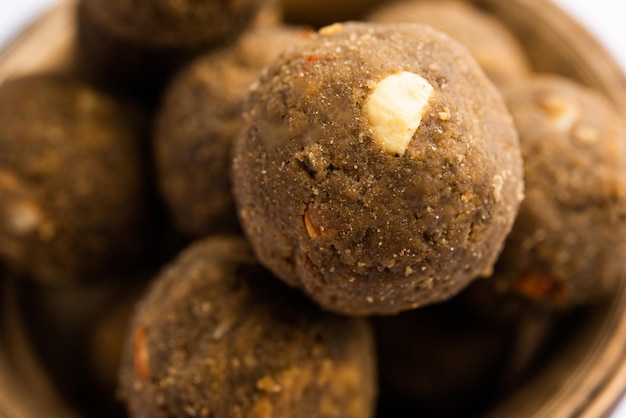 Bajra Atta Ladoo of kuler laddoo Millet Flour Laddu een populair winters zoet tussendoortje uit India