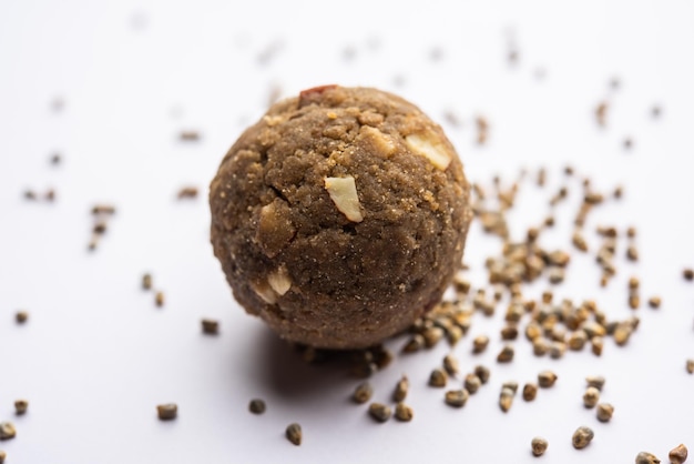 Bajra Atta Ladoo of kuler laddoo Millet Flour Laddu een populair winters zoet tussendoortje uit India