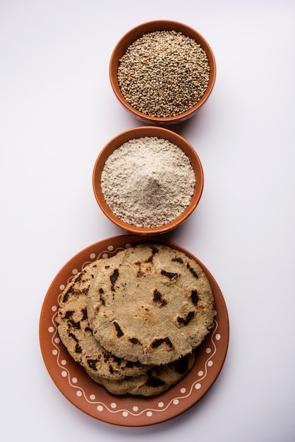 Bajra of sorghum ki roti of parelgierst plat brood