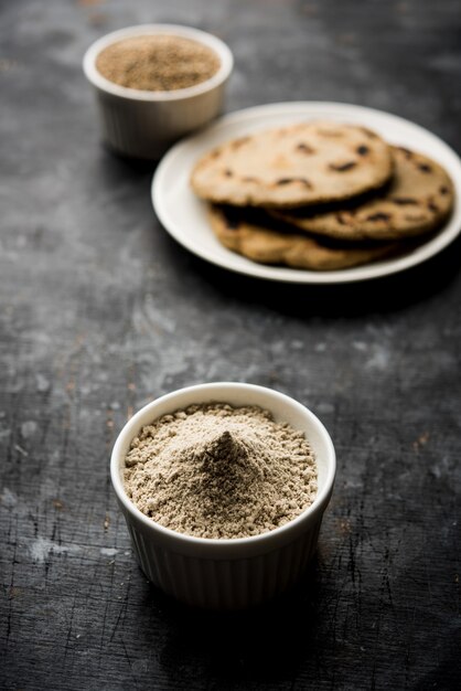 Bajra of sorghum ki roti of parelgierst plat brood