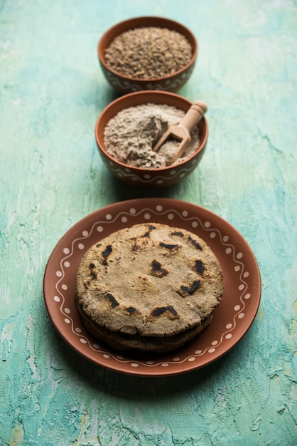 Bajra of sorghum ki roti of parelgierst plat brood