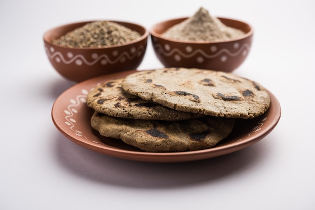 Bajra of sorghum ki roti of parelgierst plat brood