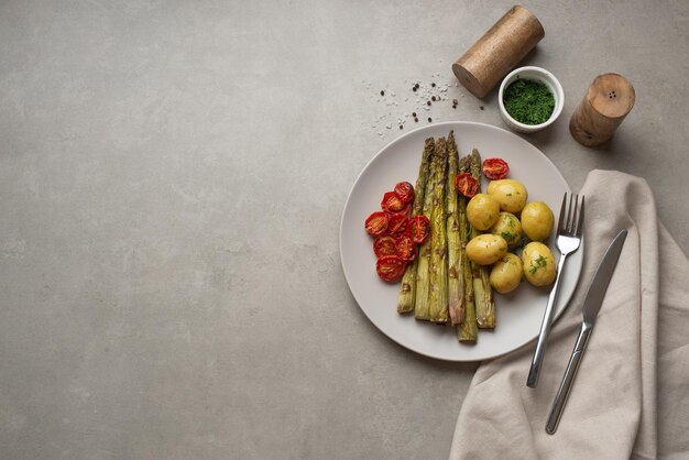 Baked asparagus with potatoes and tomatoes