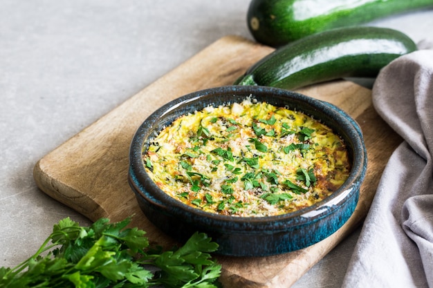 Запеченная запеканка с сыром и цуккини.