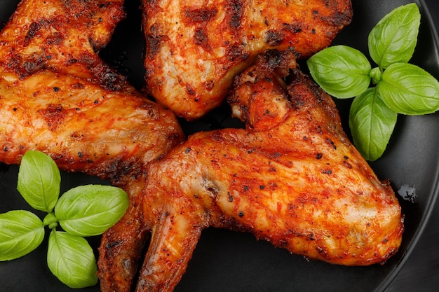 Baked chicken wings with basil