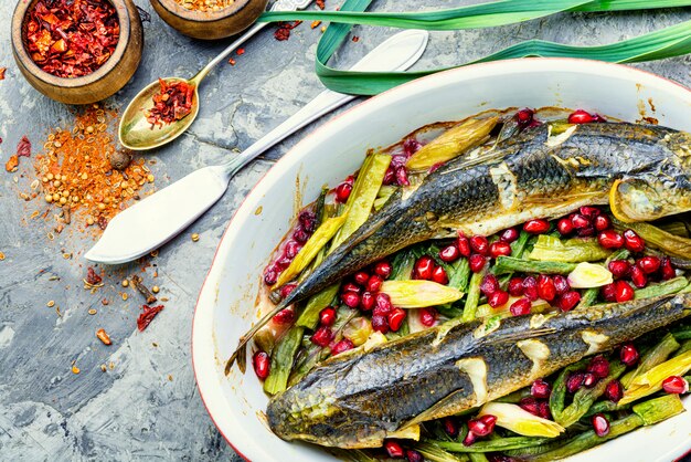 Pesce al forno con melograno