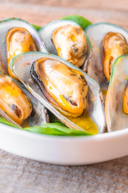 Baked half shell mussels