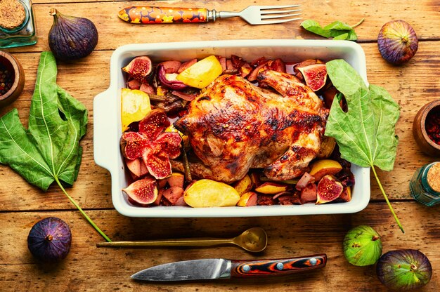 Baked hen with figs