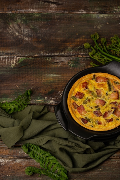 Photo baked lauren quiche with bacon and young bracken shoots