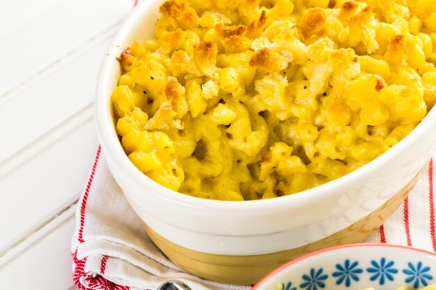 Baked macaroni and cheese with bead rumbs and garnished with chives.