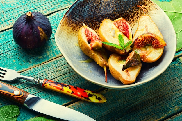 Baked pear with figs