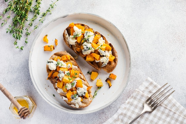 Baked pumpkin sandwich with dorblu cheese with blue mold