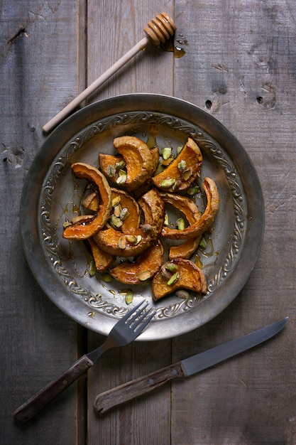 Baked pumpkin with pistachios and honey