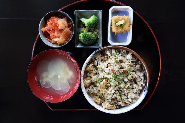 Запеченный рис с морскими гребешками японская кухня