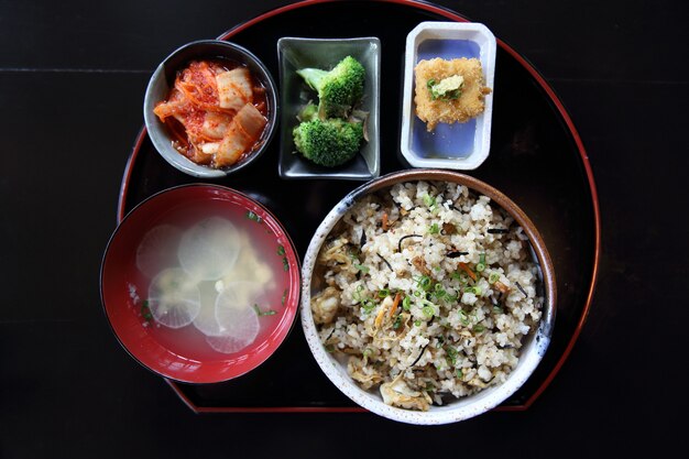 ホタテの日本食焼きご飯