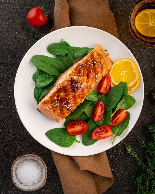 Baked salmon with salad