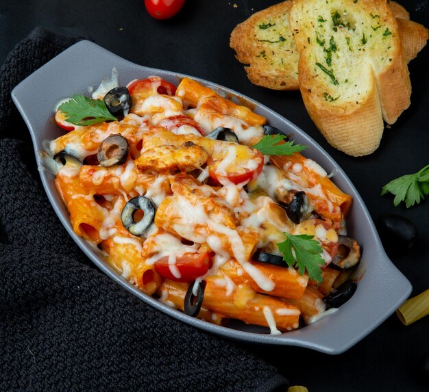 Photo baked tortellini past