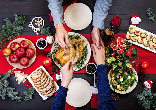 Photo baked turkey. the christmas table is served with a turkey, decorated with bright tinsel