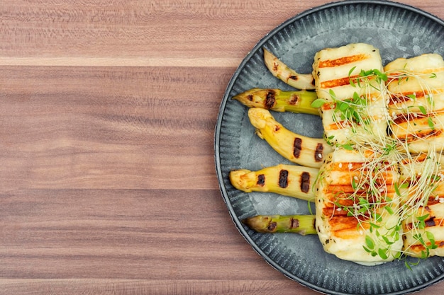 Baked white asparagus with halloumi cheese