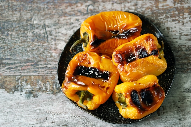 Photo baked yellow paprika peppers