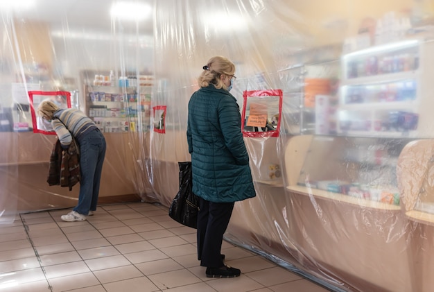 Baken de gebieden af met de film tijdens quarantaine in apotheken.