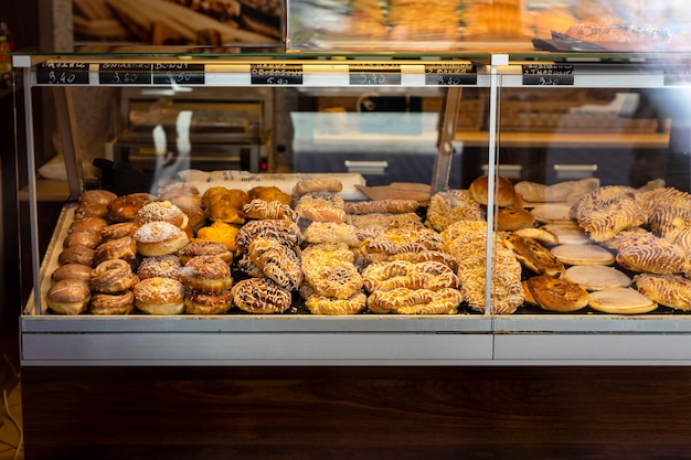 Photo bakery shop display sugar bun sweets donuts