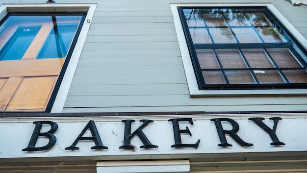 Photo bakery sign on an old wooden building in the american outback