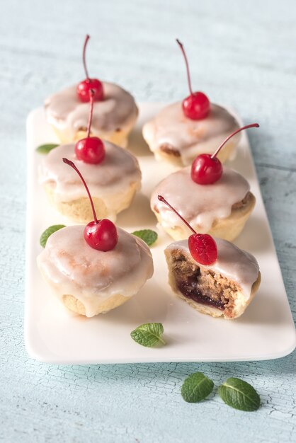 Bakewell tarts with cherry