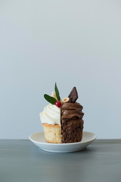 Baking cupcakes with cream on the table