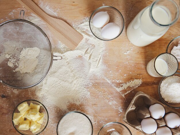 Photo baking ingredients on kitchen table