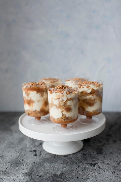 Baking with caramel in a cup