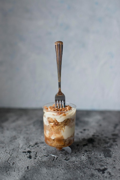 Baking with caramel in a cup