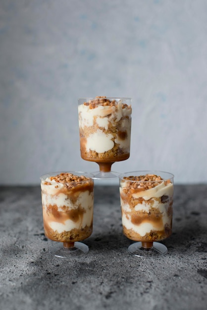 Baking with caramel in a cup