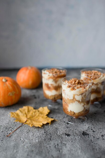 Baking with caramel in a cup