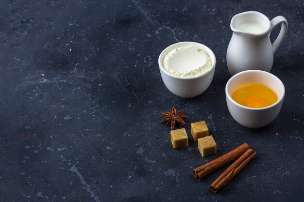 Foto bakken achtergrond. ingrediënten voor het koken van cake